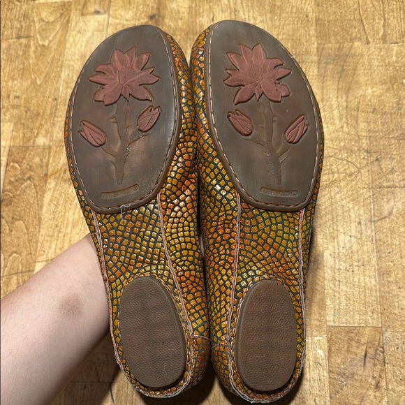 Born Orange and Brown Flats with Textured Design - Picture 4 of 4